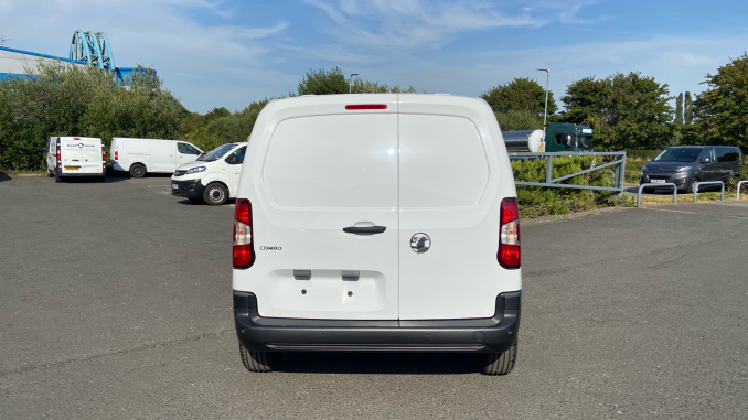 Vauxhall Combo Cargo Combo Diesel 1.5 Turbo D 100ps Prime Plus H1 Van - Image 13